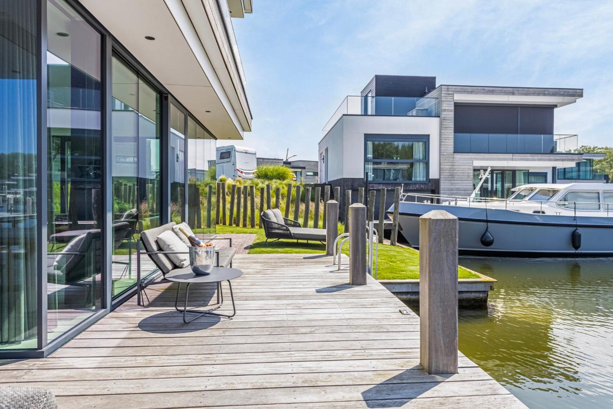 Luxe Met Aanlegsteiger Aan Het Veerse Vakantiehuis