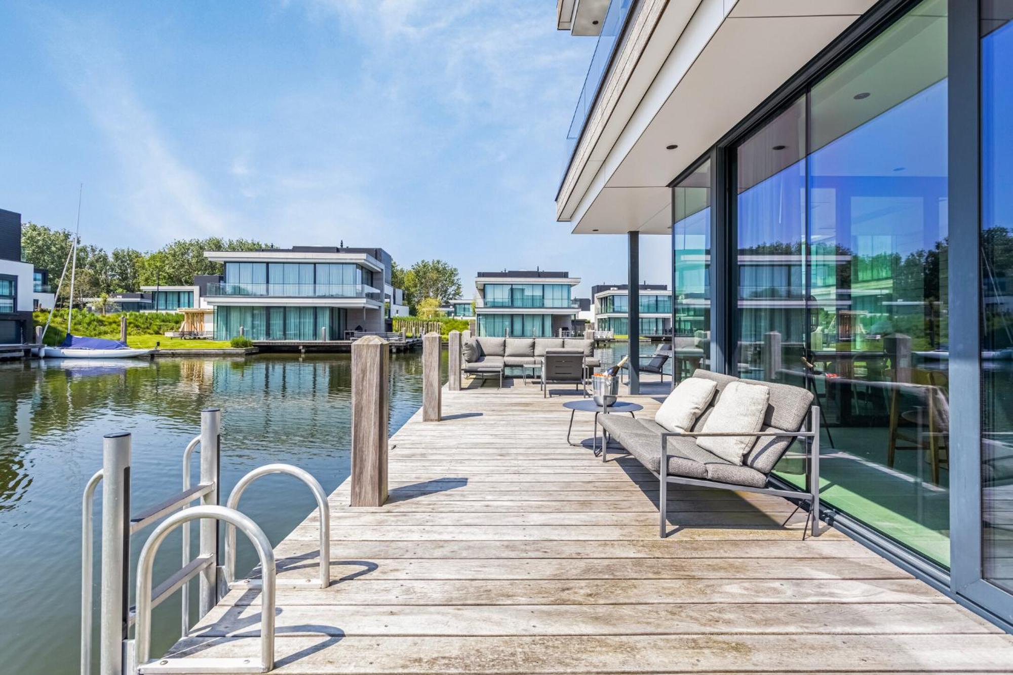 Luxe Met Aanlegsteiger Aan Het Veerse *