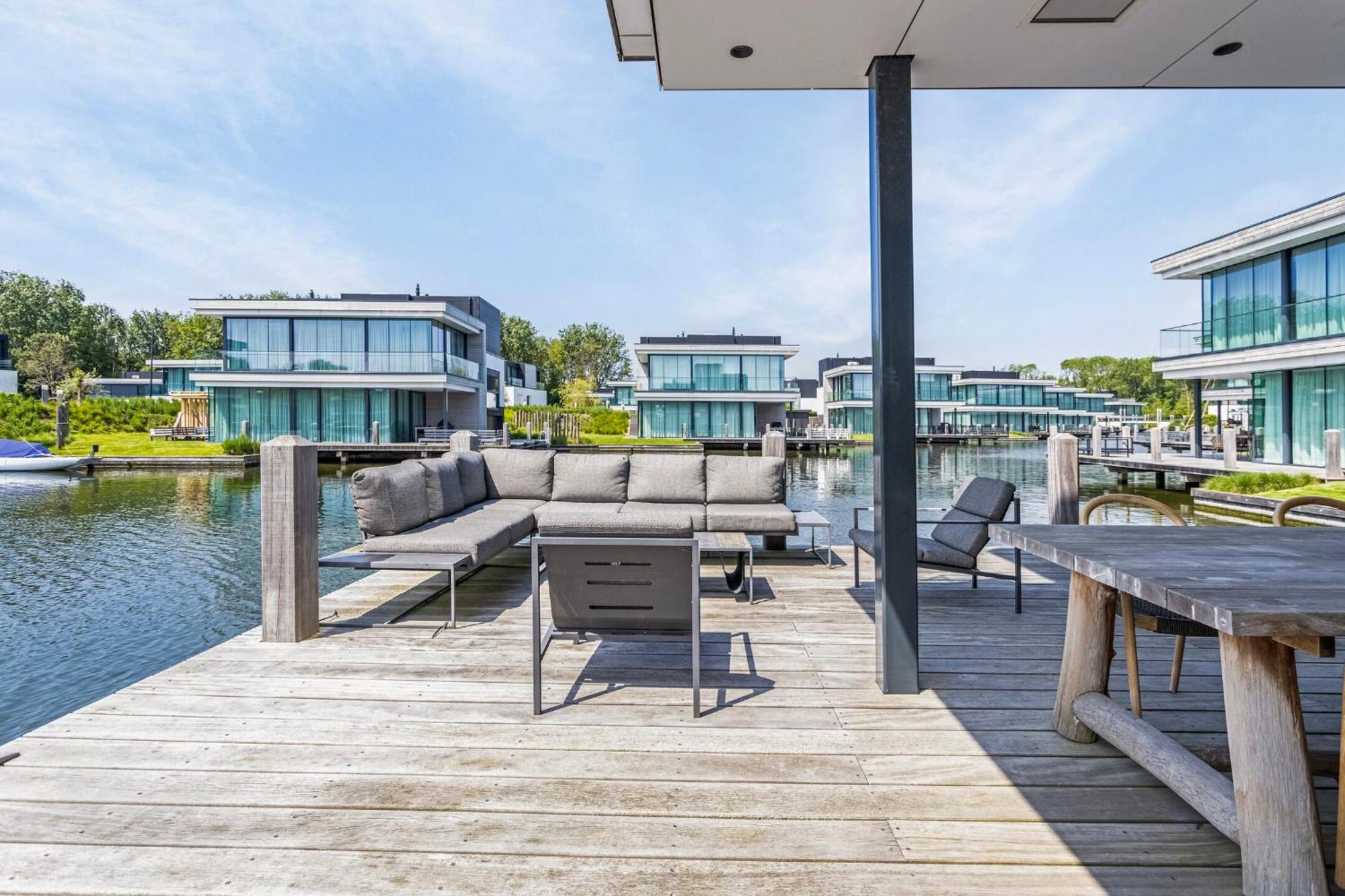 Vakantiehuis Luxe Met Aanlegsteiger Aan Het Veerse