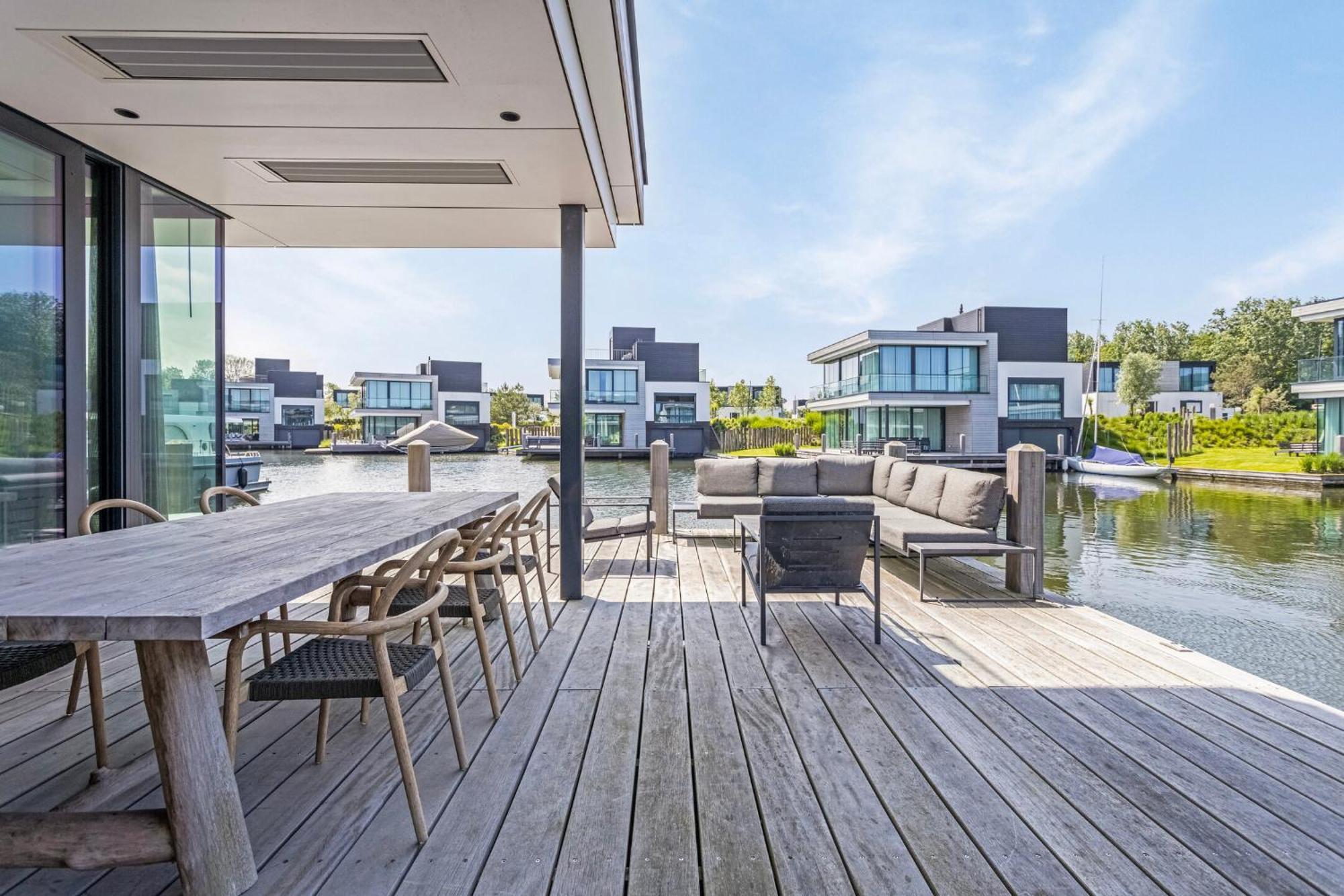 Luxe Met Aanlegsteiger Aan Het Veerse *