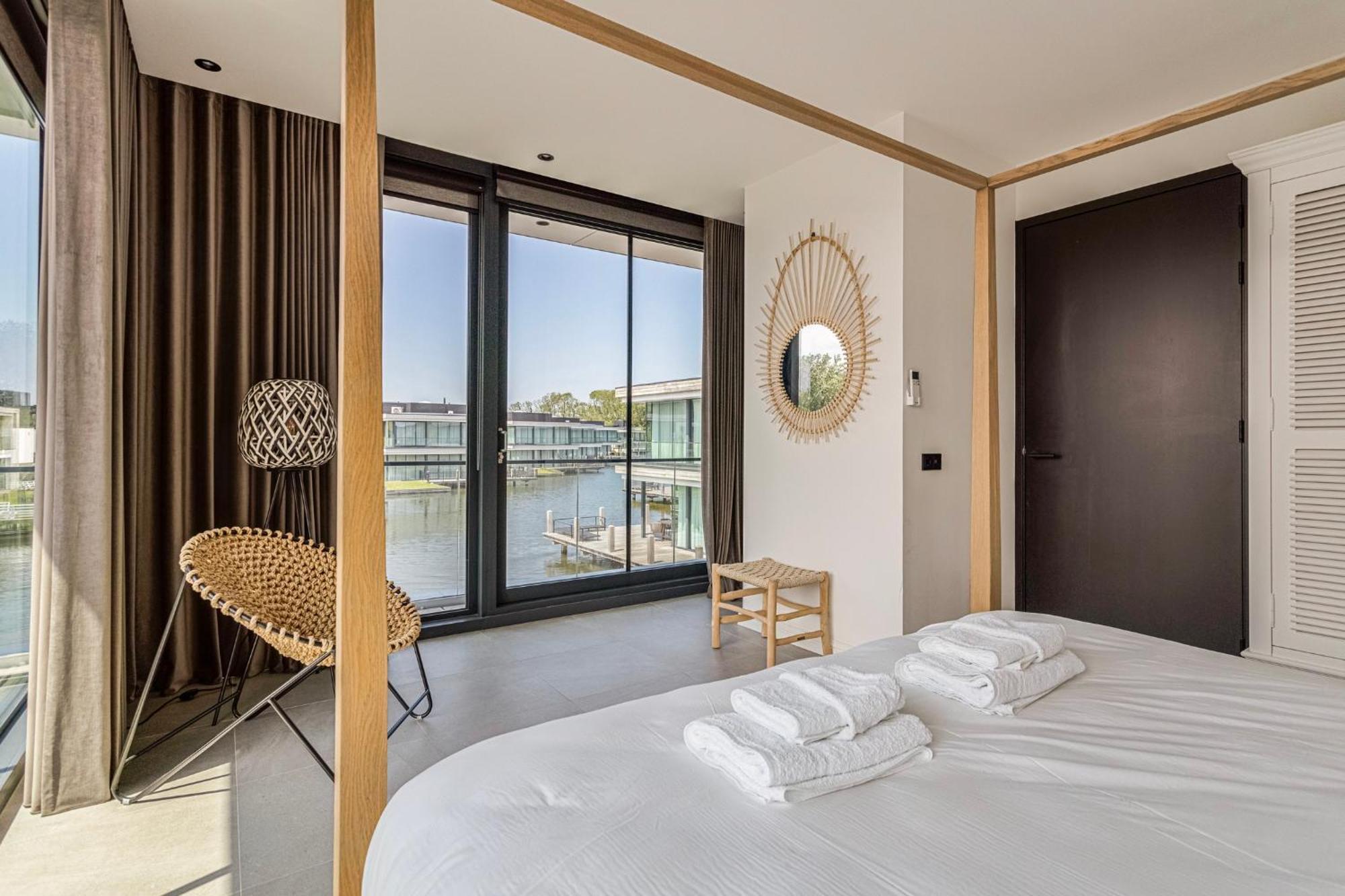 Luxe Met Aanlegsteiger Aan Het Veerse Arnemuiden