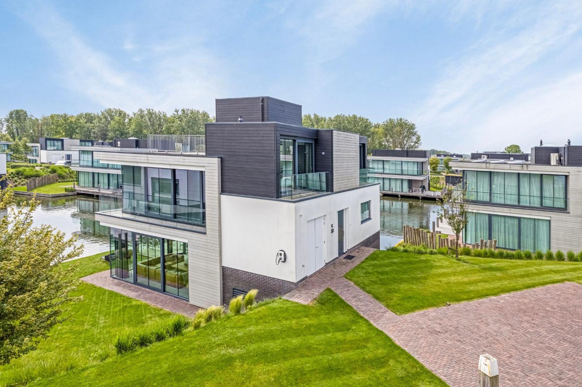 Luxe Met Aanlegsteiger Aan Het Veerse Arnemuiden